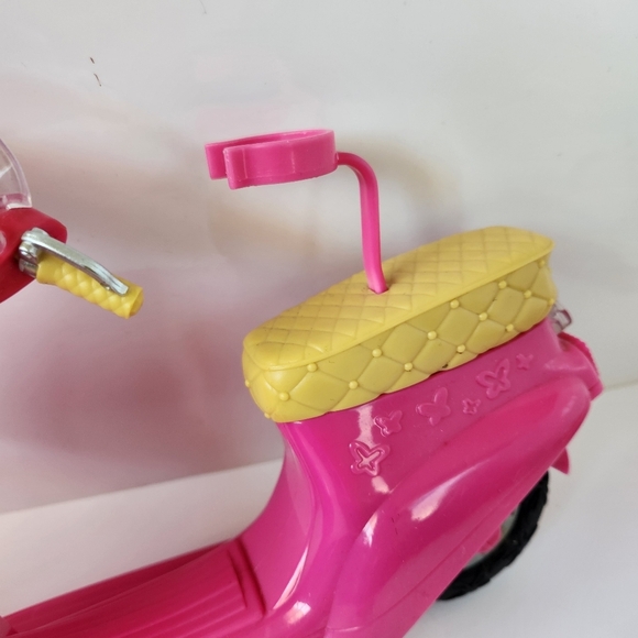 Winx Pink Bloom Scooter Vespa Toys R Us Exclusive Doll Size Replacement Barbie - Picture 2 of 7